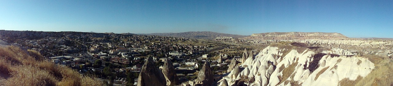 Panorama-Blick über Göreme und die Landschaft Kappadokiens