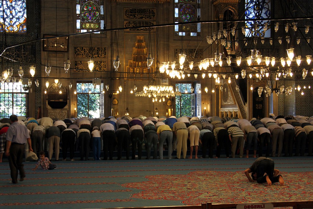 Gebet in der neuen Moschee