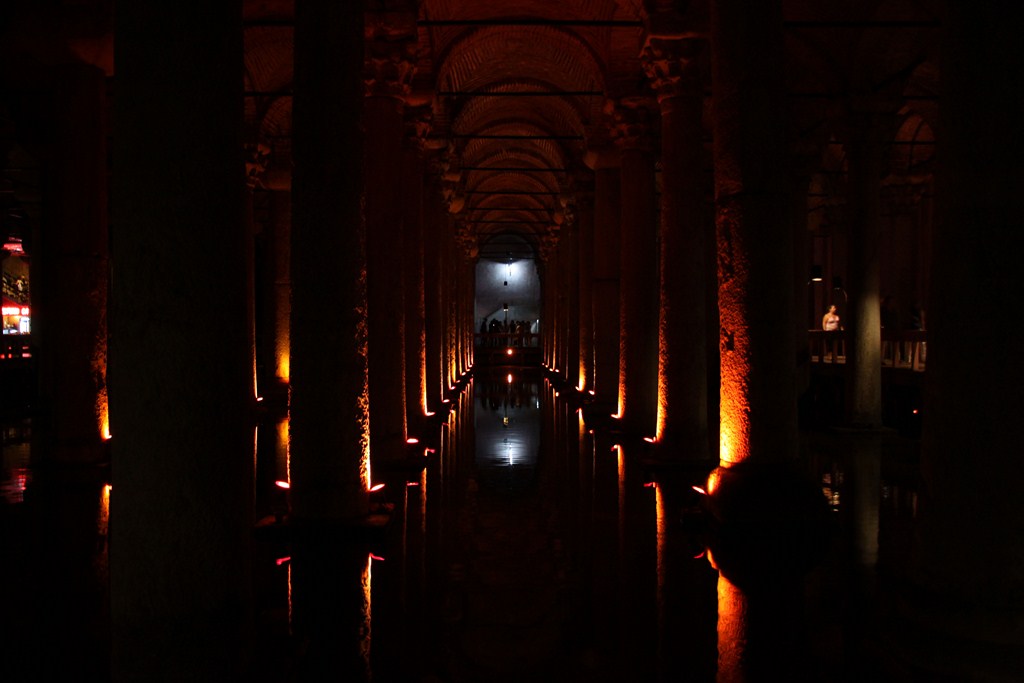 Cisterna Basilica - Lichtspiel