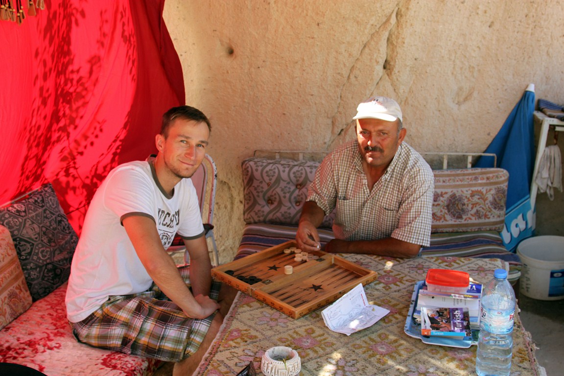 Bekir & Ich beim Backgammon