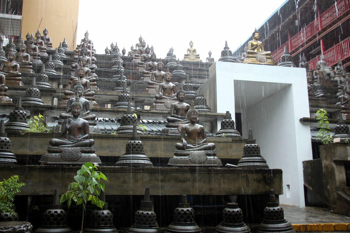 Buddha Figuren im Tempel