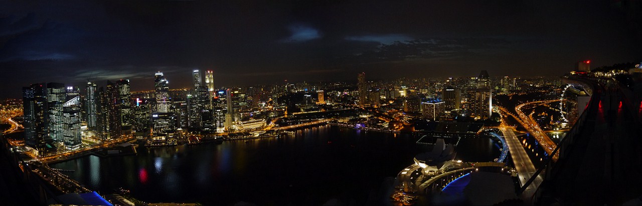 Singapur Panorama bei Nacht - Blick vom Marina Sands Bay