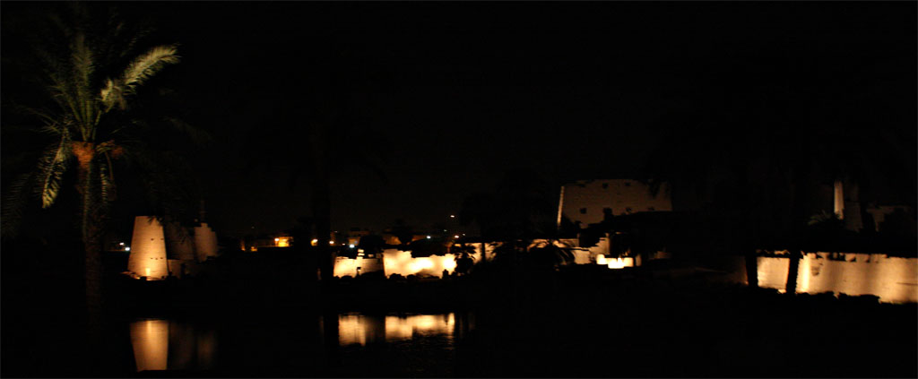 Karnak Tempel bei Nacht