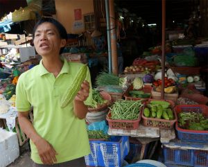 Hoi An - Marktbesuch - Phuoc erklärt Gemüse